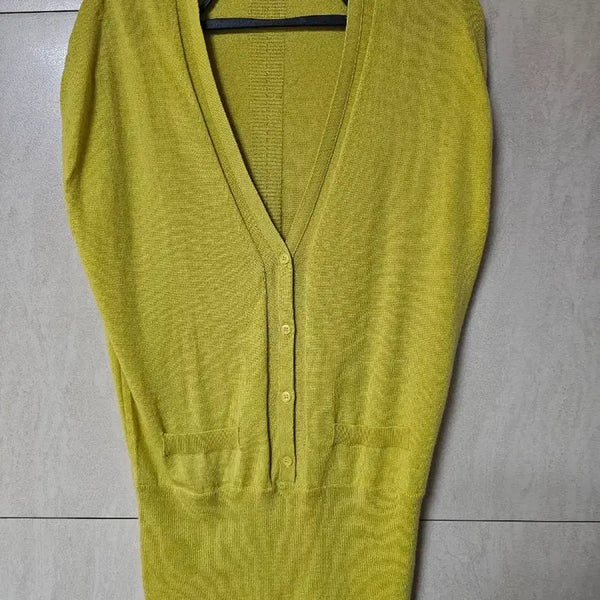 [BUNJANG] Unique Yellow V-Neck Knit Long Cardigan / 개성있는 옐로우 브이넥 니트 롱 가디건