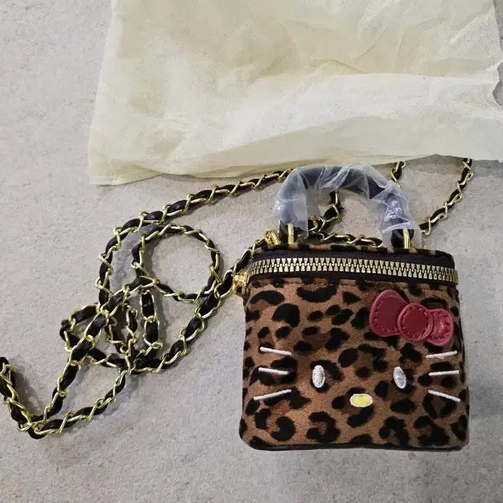[BUNJANG] Hello Kitty Leopard Mini Crossbody Bag / 헬로키티레오파드미니크로스백 헬로키티베니티백 키티체인백