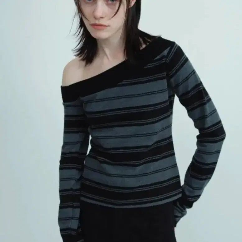 [BUNJANG] Milo Women's One-Shoulder Stripe T-Shirt Charcoal Grey / 밀로 우먼 원숄더 스트라이프 티셔츠 차콜 그레이
