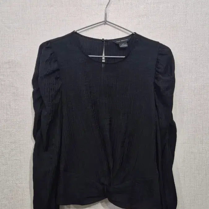 [BUNJANG] Club Monaco Black Puff Sleeve Twist Blouse / 클럽모나코 블랙 퍼프 소매 트위스트 블라우스