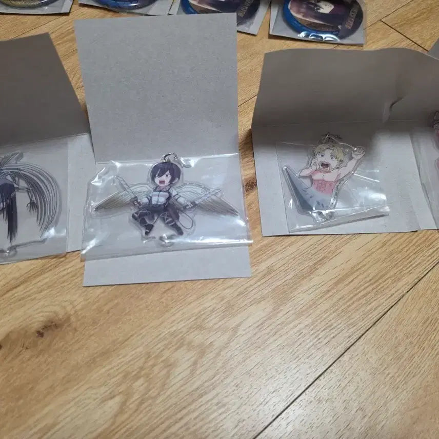 [BUNJANG] Attack on Titan 'Each Resolution' Series A Acrylic Keychain Set with Mikasa Badge / 진격거 각자의 결의 F상 키링 일괄 팝니다