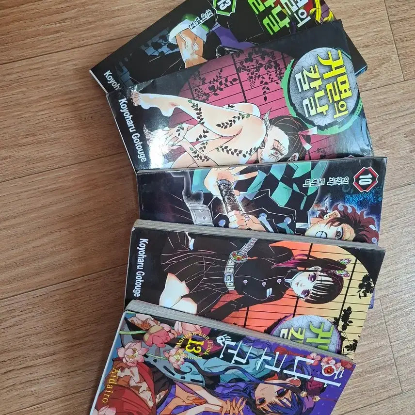 [BUNJANG] Demon Slayer: Kimetsu no Yaiba & Toilet-bound Hanako-kun Manga Set / 귀멸의 칼날 지박소녀하나코군 만화책 팝니다