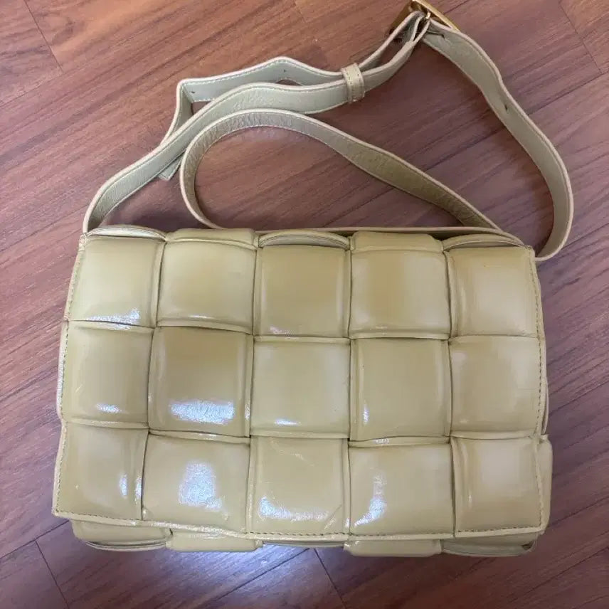 [BUNJANG] Bottega Cassette Bag Style Crossbody Bag / 보테가 카세트 백 스타일