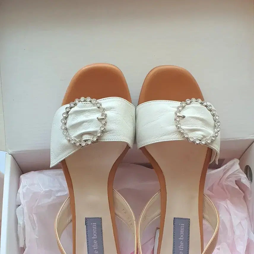 [BUNJANG] White Cubic Embellished Mule Sandals (Size 250) / 화이트 뮬 샌들 250