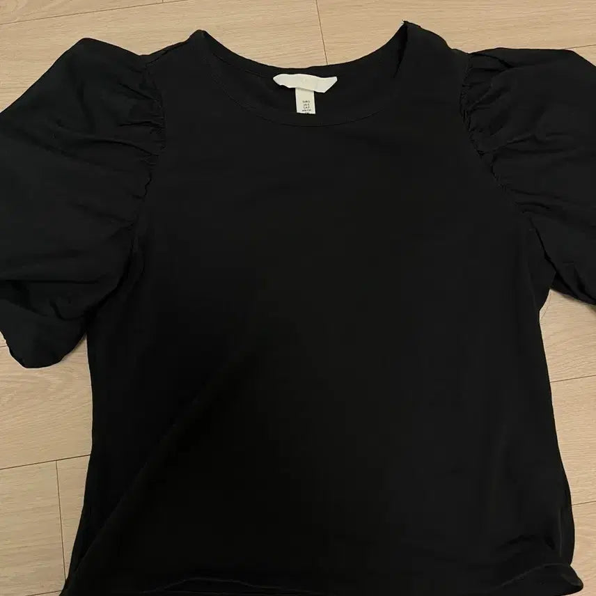 [BUNJANG] H&M Black Puff Sleeve T-Shirt / H&M 블랙 퍼프 슬리브 티셔츠