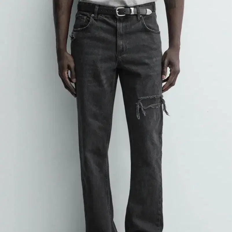 [BUNJANG] Zara Flare Fit Distressed Black Jeans / [31 / EU40] 자라 플레어 핏 청바지 디스트로이드 블랙