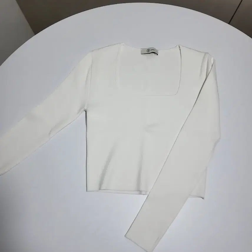 [BUNJANG] Blossom Crop Knit (New) / 블러썸 크롭 니트 새옷