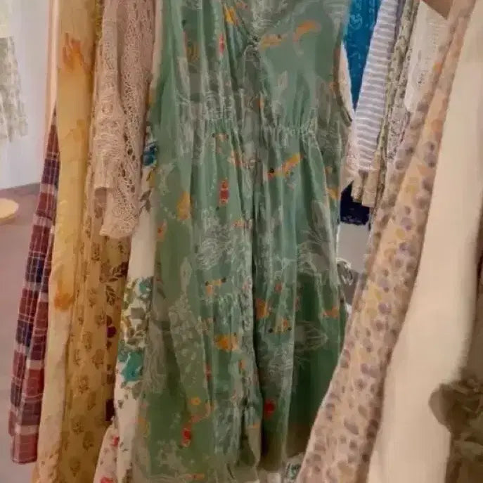 [BUNJANG] Butterfly Vintage Sleeveless Blouse - Green / 민소매 블라우스 나시 그린 / 버터플라이빈티지 하구미 모리걸 레이어드 모리노가토 페어리