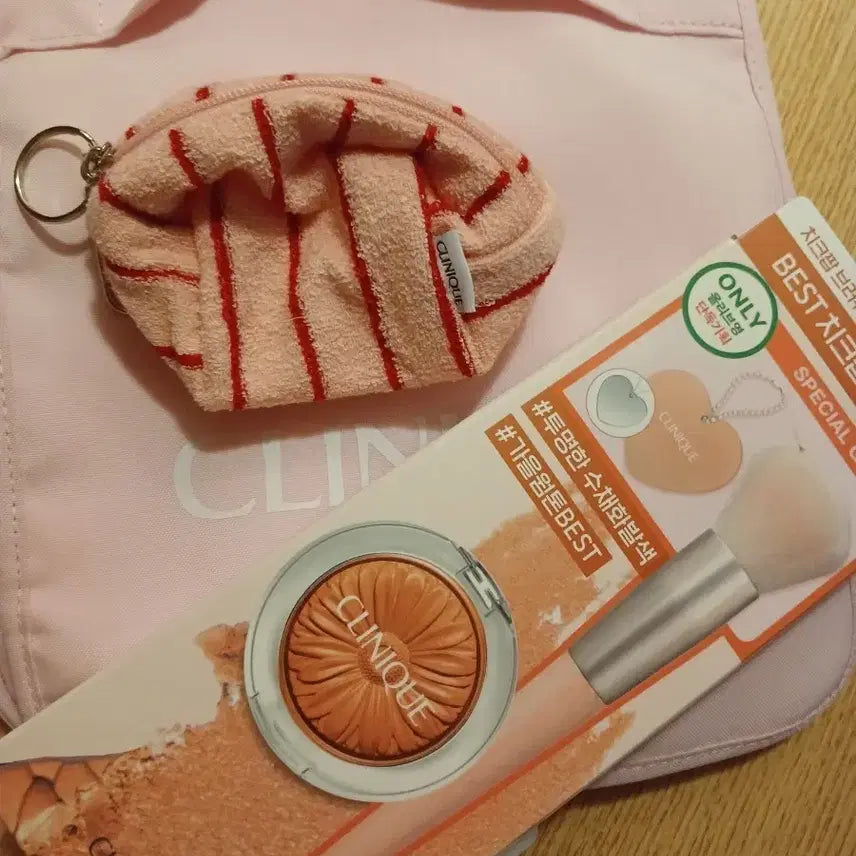 [BUNJANG] Clinique Nude Pop Brush Set with Free Travel Pouch and Mini Pouch Keyring / 급처분)크리니크 누드팝 브러쉬세트 크리니크 화장품 여행용핑크파우치무료 미니파우치키링무료