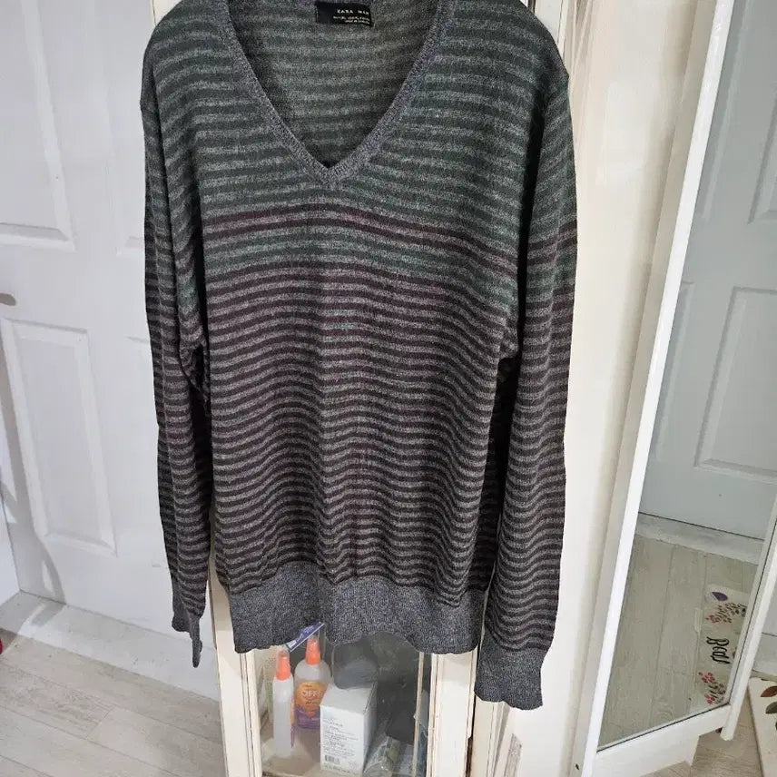 [BUNJANG] Zara Man Striped V-Neck Knit Sweater / 자라맨 줄무늬 브이넥 니트 100