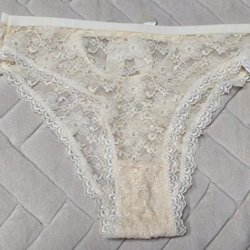 [BUNJANG] Low Rise Rhinestone Lace T-Panty (Used) / 로우라이즈 라인스톤 레이스 T팬티 - 중고