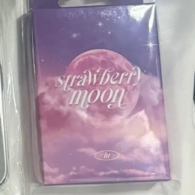 [BUNJANG] IU Strawberry Moon Polaroid / 아이유 스트로베리문 폴라로이드