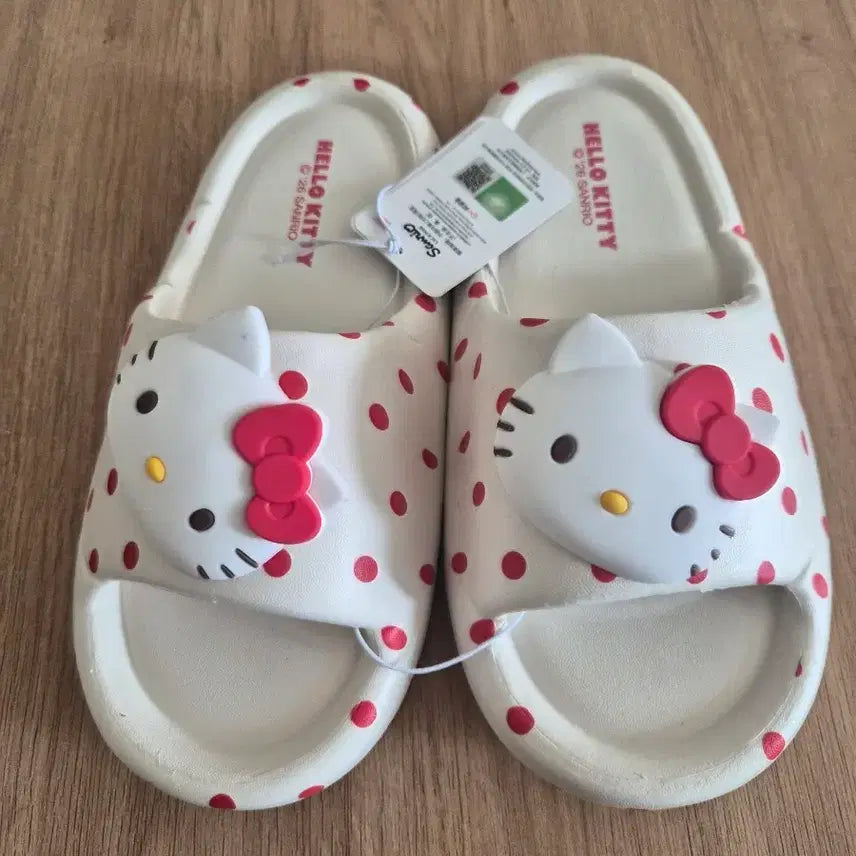 [BUNJANG] Hello Kitty Polka Dot Pattern Slippers / 헬로키티 도트 패턴 슬리퍼