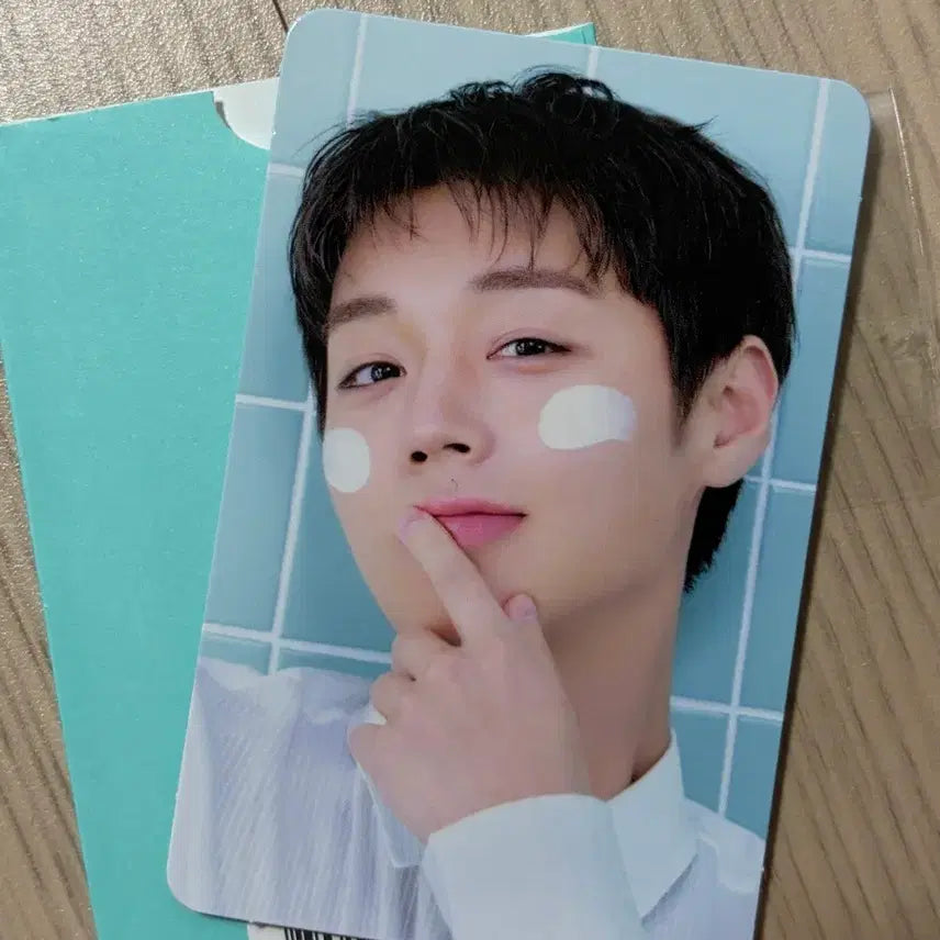 [BUNJANG] Park Jihoon Make P:rem Photocard & Cosmetics Bundle Set / 박지훈 메이크프렘 포토카드, 화장품 일괄판매