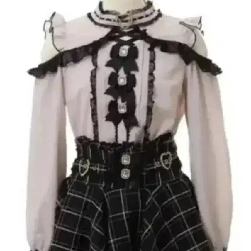 [BUNJANG] IZ*ONE Lisa 3-Tier Ribbon Blouse / 리즈리사 3연리본 블라우스 디마럽 시허니 마즈 로지타 노애미