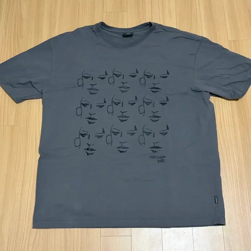 [BUNJANG] Wecanders Face Short Sleeve T-Shirt Charcoal L / 위캔더스 페이스 반팔 티셔츠 차콜 L 100