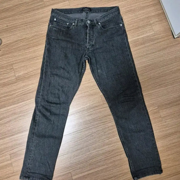 [BUNJANG] A.P.C. Petit New Standard Black Jeans (Size 29) / APC 아페쎄 쁘띠뉴스탠다드 블랙진 (29)
