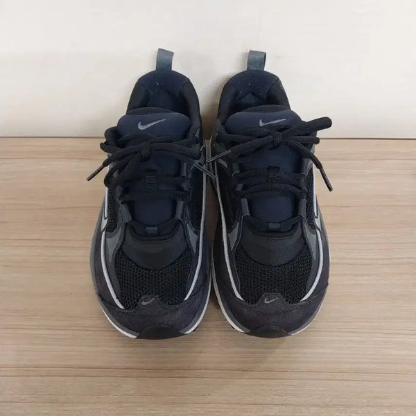[BUNJANG] Nike Air Max Bliss Women's Sneakers (Black/Gray) / 여성 나이키 에어맥스 블리스 운동화 (235)