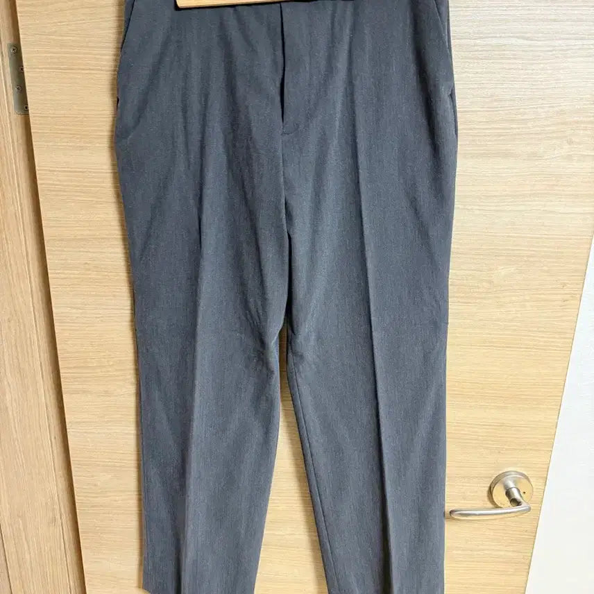 [BUNJANG] Giordano Concept One Semi-Wide Fit Dark Grey Slacks / [33] 지오다노 컨셉원 세미와이드핏 진회색 그레이 슬랙스
