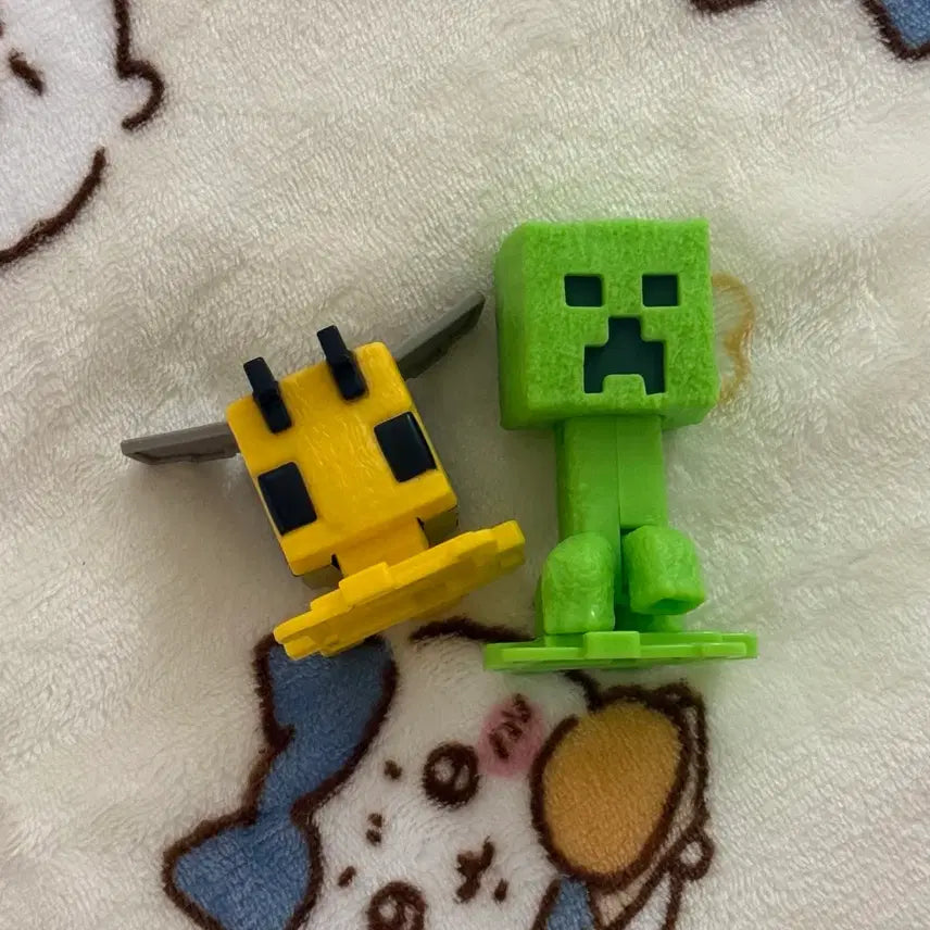 [BUNJANG] McDonald's Minecraft Happy Meal Bee & Creeper Bundle Set / 맥도날드 마인크래프트 해피밀 꿀벌&크리퍼 일괄 판매
