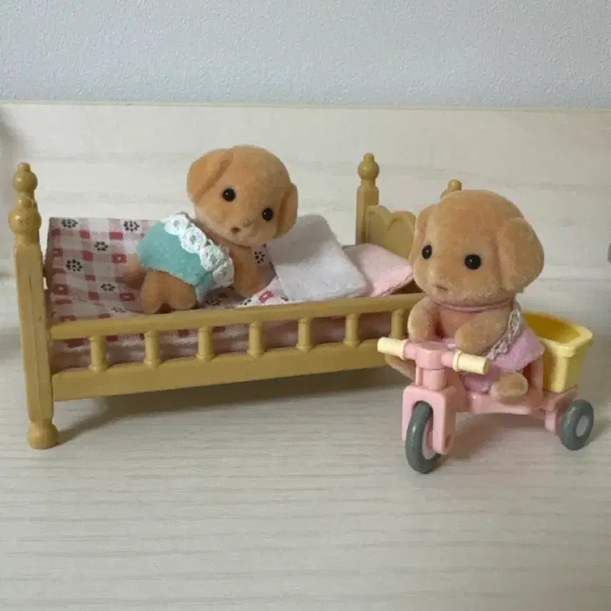 [BUNJANG] Sylvanian Families Poodle Sisters with Furniture Set / 실바니안 푸들 자매, 가구포함