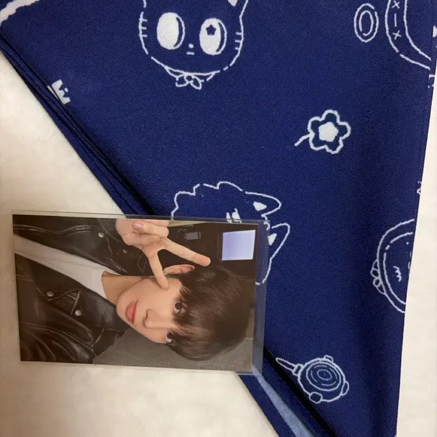[BUNJANG] TXT Taehyun Bandana and Photocard / 투바투 반다나와 태현 포카