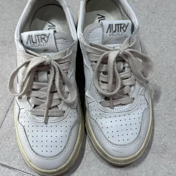 [BUNJANG] Autry Medalist Sneakers Size 35 (225mm) / 오트리 메달리스트 35(225)