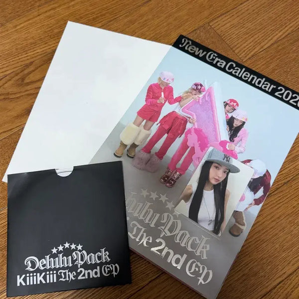 [BUNJANG] Kiki Delulu Pack 404 Calendar Version Album (Photocard Included) / 키키 델룰루팩 404 캘린더 버전 앨범 (포카 포함)