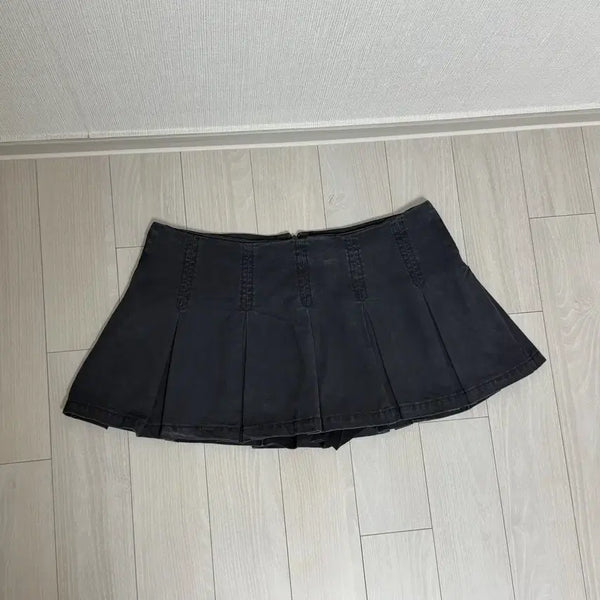 [BUNJANG] Brandy Melville Low-Rise Mini Denim Skirt Shorts / 브랜디멜빌 데님 청 플리츠 로우라이즈 미니 스커트 치마바지