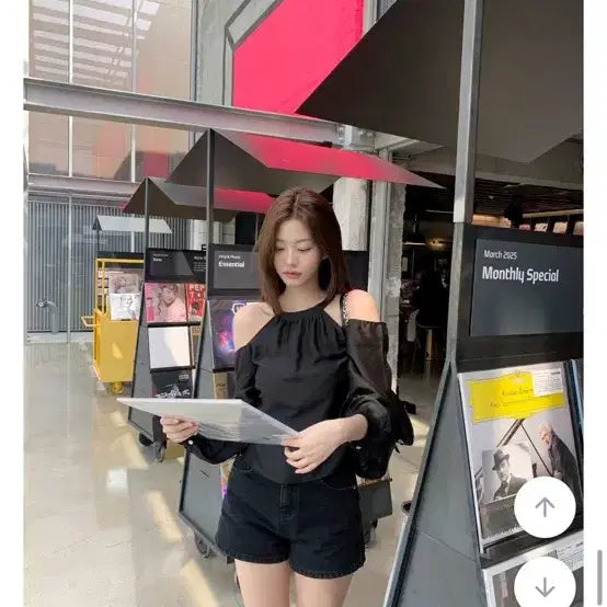 [BUNJANG] JENNIE O Swan Halter Blouse Black / 제니오 스완 홀터 불라우스 블랙
