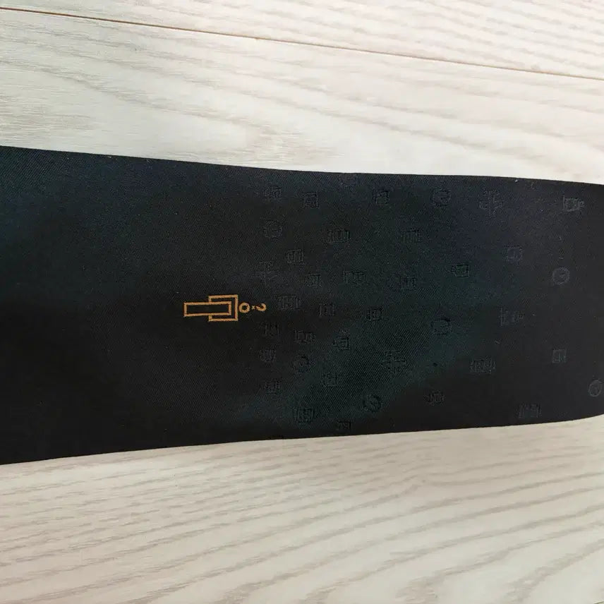 [BUNJANG] Prada Silk Necktie / PRADA 넥타이 팝니다.
