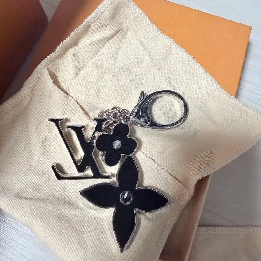 [BUNJANG] Louis Vuitton Epi Bag Charm Black / 루이비통 에삐 백참 블랙