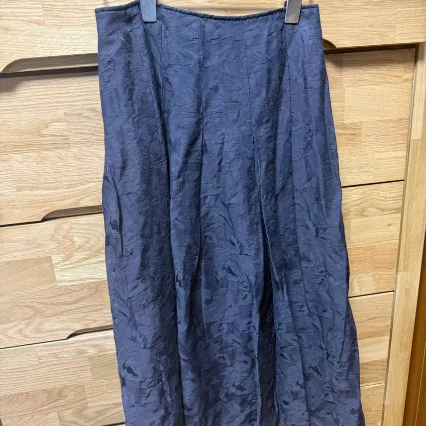 [BUNJANG] Black Rose Pattern Midi Skirt / 블랙 장미 패턴 스커트 / 버터플라이빈티지 데이트룩 하구미 모리걸 stc빈티지 y2k