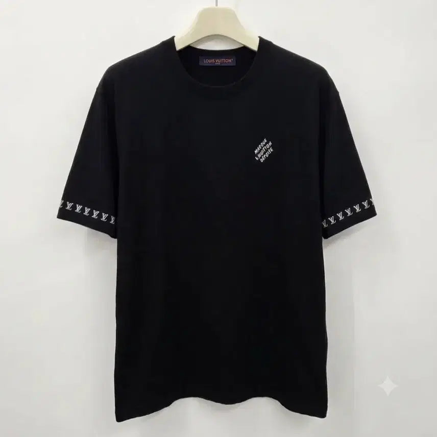 [BUNJANG] Louis Vuitton LV Short Sleeve Knit Black XL / 루이비통 LV 쇼트 암로고 니트 반팔 블랙