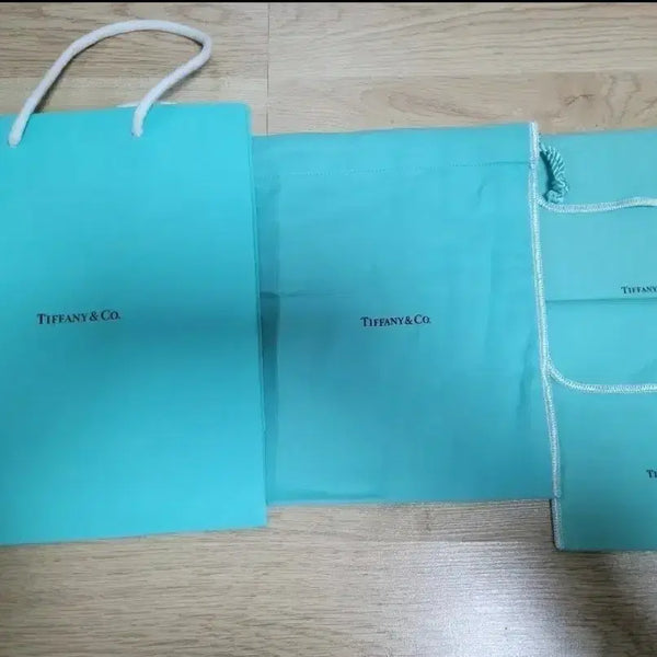 [BUNJANG] Tiffany & Co. Shopping Bag, Dust Bag, and Pouch Set / 티파니앤코 쇼핑백 더스트백 파우치 세트