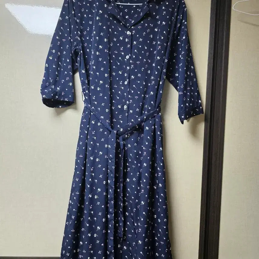 [BUNJANG] Acree Floral Print Long Dress Navy / 아쎄르 잔꽃 원피스