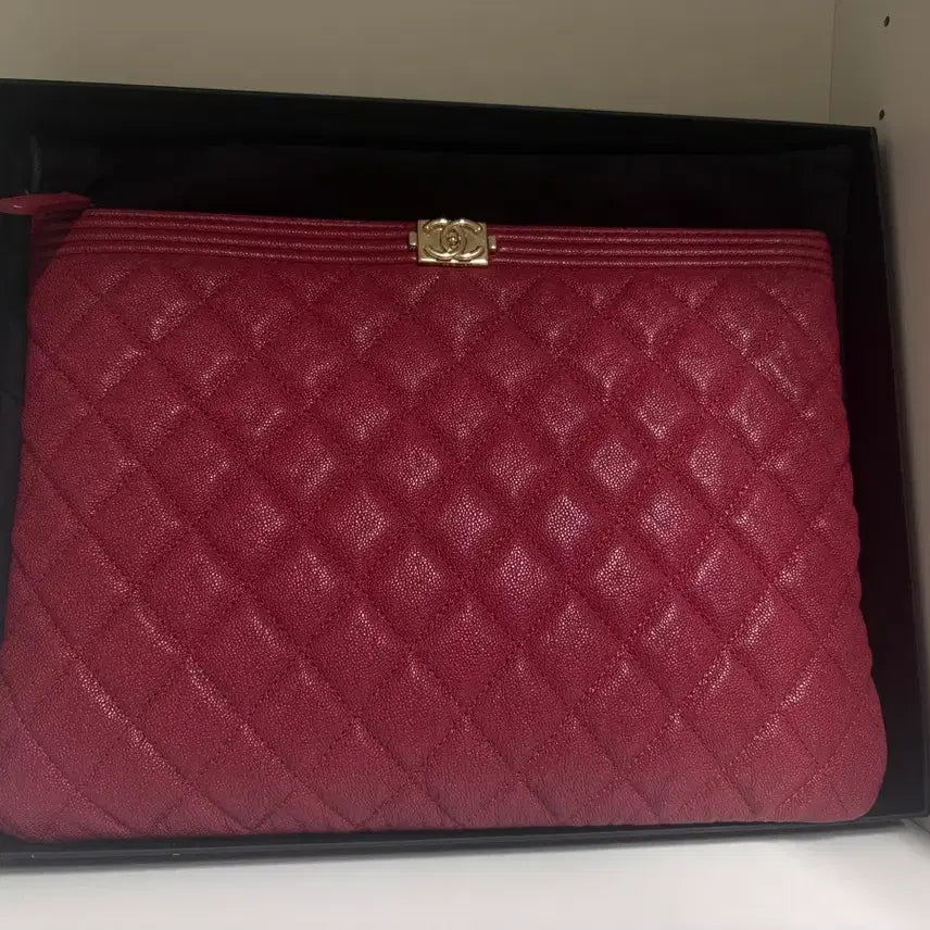 [BUNJANG] Chanel Boy Clutch New Medium Red Caviar Leather / 샤넬 보이클러치 뉴미듐