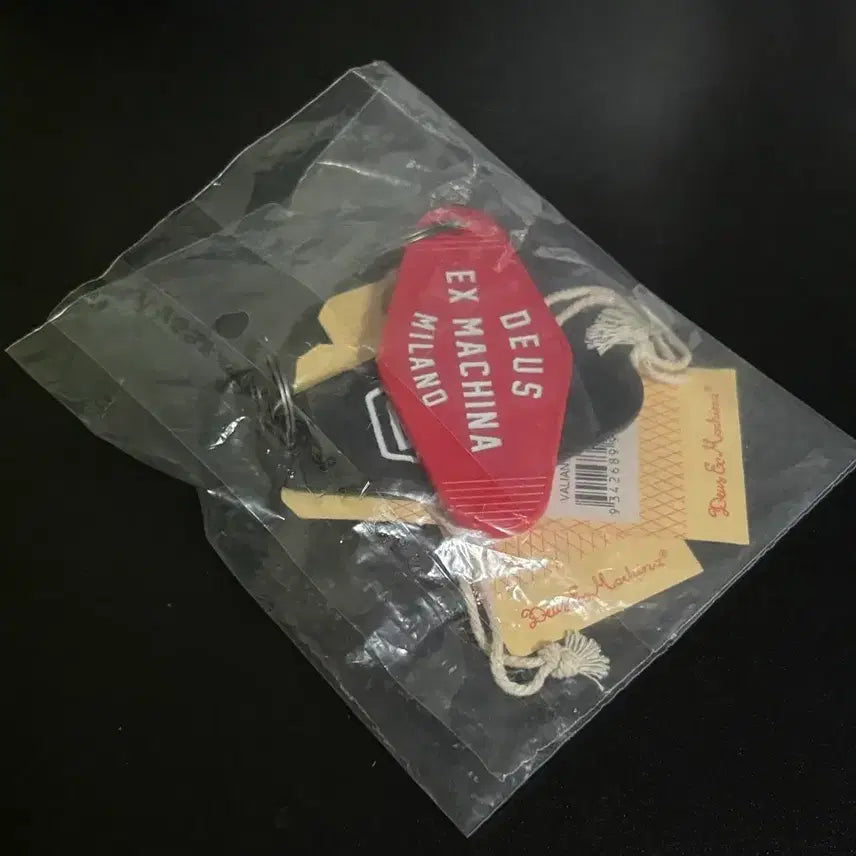 [BUNJANG] Deus Keychain Black / 데우스 키링 블랙