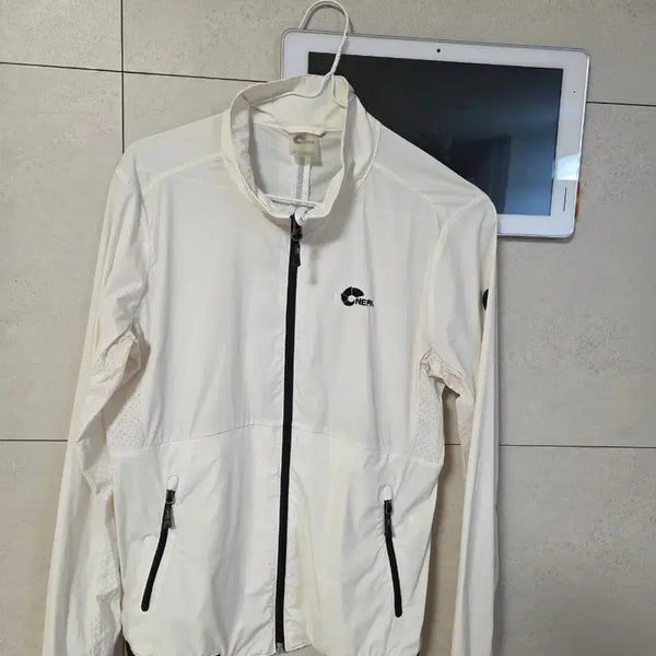 [BUNJANG] NEPA Cream Windbreaker Jacket / 네파에서 나온 크림색 색상의 바람막이 자켓55