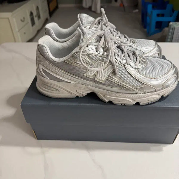 [BUNJANG] New Balance U740517 Silver Running Shoes (Size 265cm) / 뉴발란스 U740517 실버