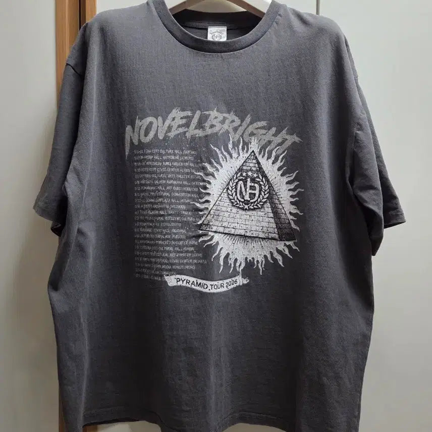 [BUNJANG] Novelbright Pyramid Tour T-Shirt Designed by Keigo / [노벨브라이트 / Novelbright] 굿즈 Pyramid 티셔츠 Designed by Keigo
