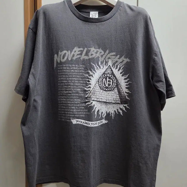 [BUNJANG] Novelbright Pyramid Tour T-Shirt Designed by Keigo / [노벨브라이트 / Novelbright] 굿즈 Pyramid 티셔츠 Designed by Keigo