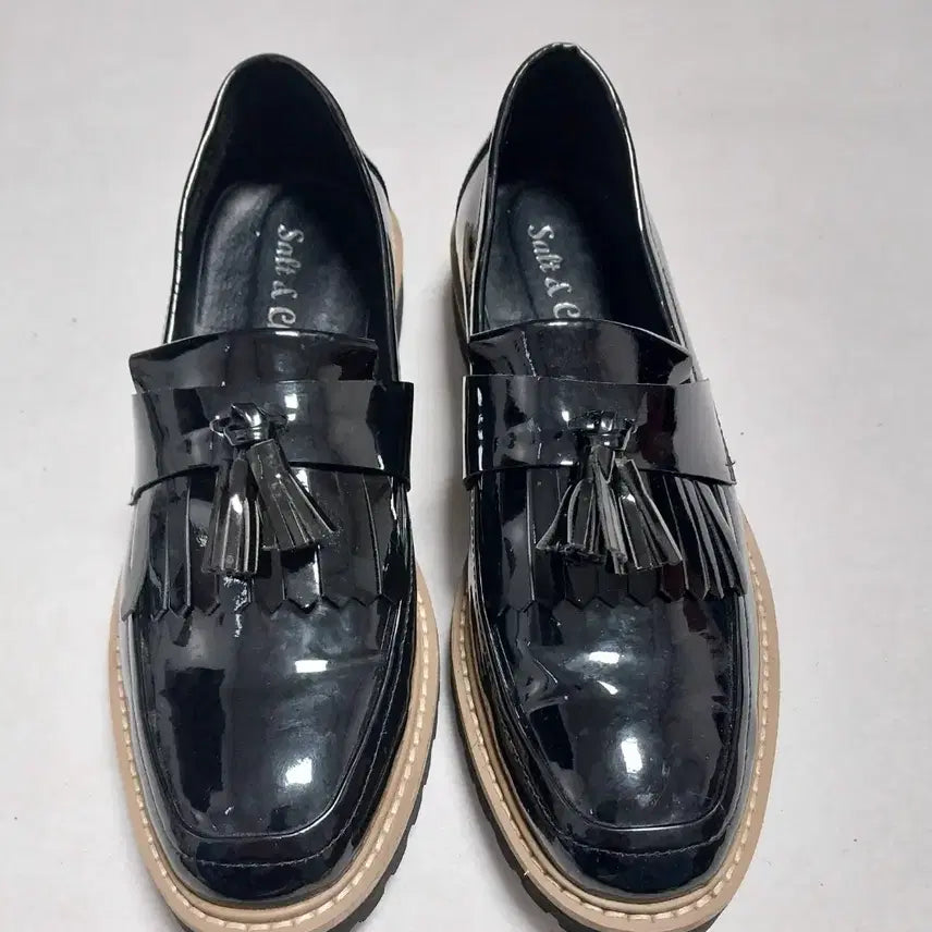 [BUNJANG] Salt & Chocolate Tassel Loafers Black Enamel 250 / 솔트앤초콜릿  태슬 로퍼 250