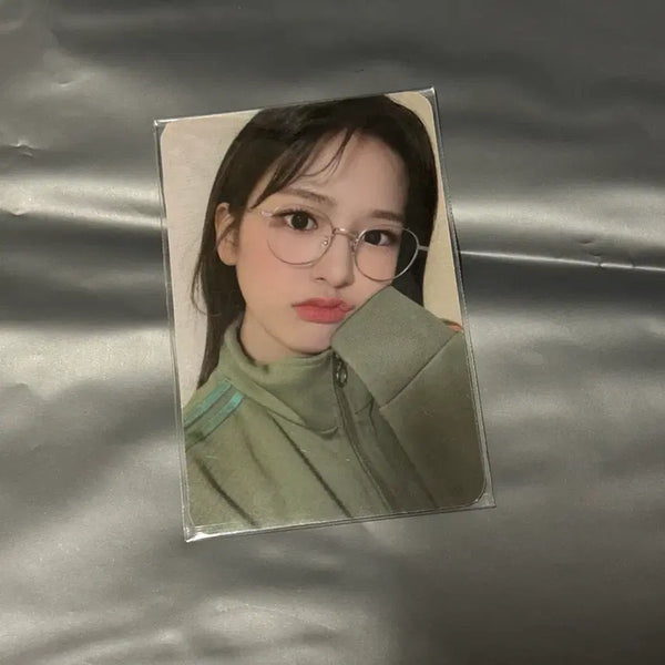 [BUNJANG] IZ*ONE Yujin An Yujin Fantasy Childhod Photocard / 아이즈원 유진 안유진 환상동화 포카 안경유진
