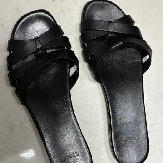 [BUNJANG] Theory Simple Design Comfortable Summer Daily Sandals / 띠어리 샌들