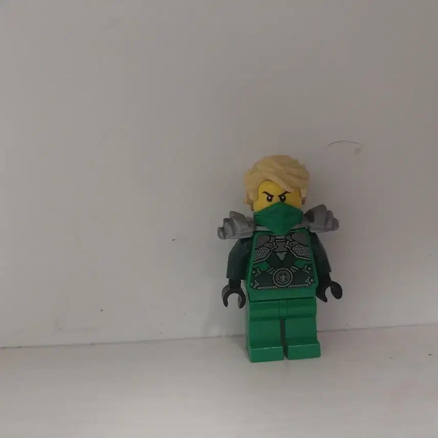 [BUNJANG] Lego Ninjago Stone Armor Lloyd Figure / (급처)레고 닌자고 스톤아미 갑옷 로이드 판매합니다