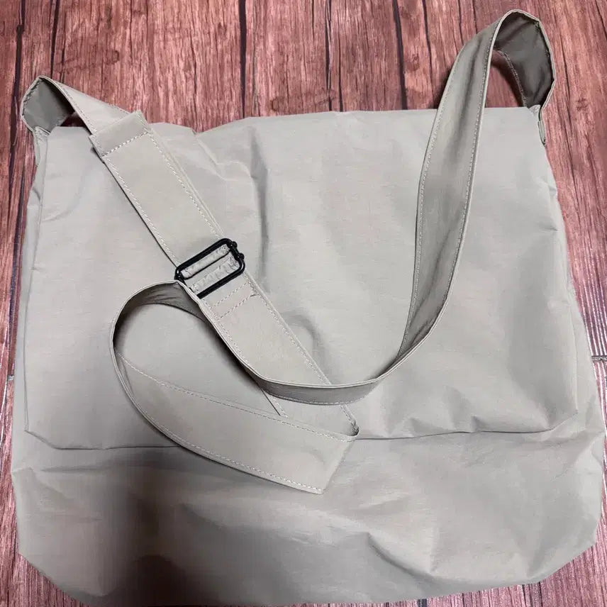 [BUNJANG] Majieuntitle Post Bag Beige / 마지언타이틀 포스트백 베이지