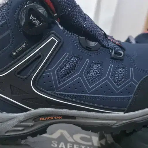 [BUNJANG] Blackyak Gore-Tex BOA System Safety Boots Navy 260 / 블랙야크 고어텍스 다이얼 네이비 BOA 시스템 안전화