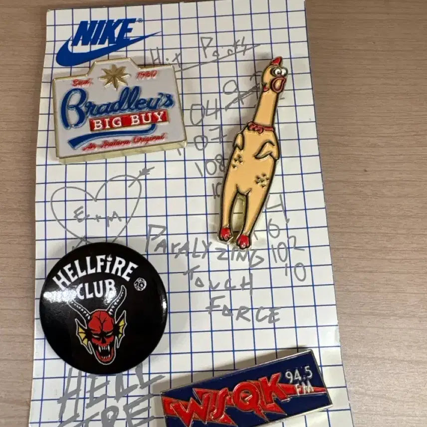 [BUNJANG] Stranger Things Pin Badge Set (4 Types) / 기묘한 이야기 Stranger Things 핀 뱃지 4종 일괄