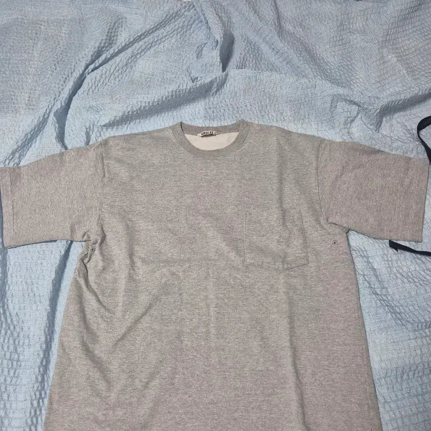 [BUNJANG] AURALEE Gray Roundneck Pocket Short-Sleeve T-shirt / 오라리 그레이 라운드넥 포켓 반팔 티셔츠 팝니다